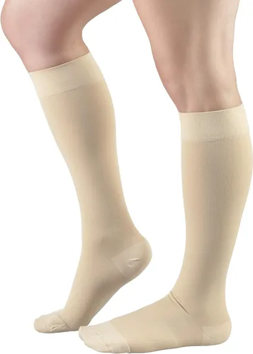 Vista 7 de Truform Medias de compresión médicas de 20-30 mmHg, microfibra con infusión de aloe, hasta la rodilla, puntera cerrada, beige, talla S
