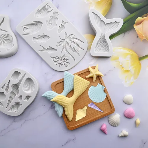 Vista 4 de Sakolla 4 piezas de moldes de silicona para fondant con tema marino, moldes de silicona en forma de cola de sirena, concha marina y estrella de mar