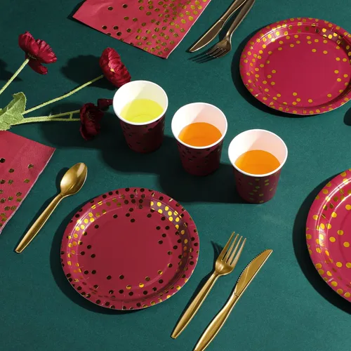 Vista 6 de Tegeme 256 piezas de suministros de fiesta de lunares burdeos y dorados, platos de papel, servilletas granate, vasos, vajilla desechable, mantel