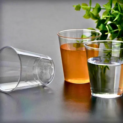Vista 4 de Green Direct Vasos de chupito de plástico desechables de 1 onza, paquete de 100, pequeños vasos de plástico para vodka, whisky, tequila, vino