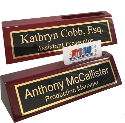 Placa de nombre para escritorio grabada en Estados Unidos por Griffco Supply | Placa de nombre de escritorio personalizada con tarjetero