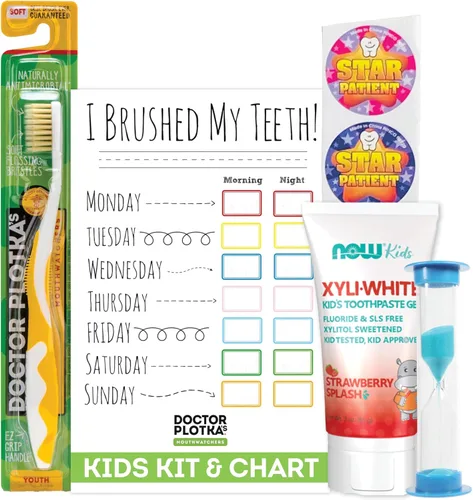 MOUTHWATCHERS Kit de cuidado dental para niños: cepillo de dientes para niños, pasta de dientes sin flúor de fresa de 3 onzas, tablero de ajedrez de