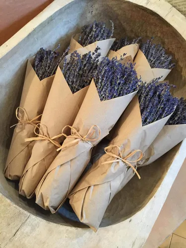 Vista 4 de Dried Lavender Bundle – Organic True Grosso Lavender (300 Stems, 14”), Farm-Fresh & Fragrant – Rustic Home Décor, Wedding Bouquets & Wreath Crafting