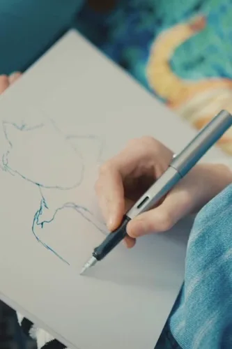 Vista 7 de LAMY Pluma estilográfica azul océano con punta media y tinta azul (L28M)