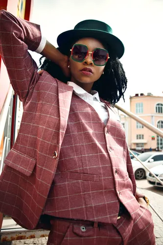 Vista 8 de WOWSUN Oversized Big Fashion Sunglasses for Women Irregular Large Shades UV Protection