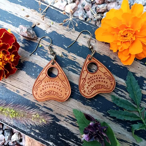 Vista 2 de Spirit Board - Aretes colgantes tipo planchette, hipoalergénicos de madera sin níquel, joyería de bruja de invocación de espíritu de mal de ojo