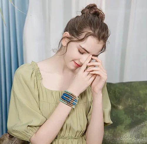 Vista 7 de Pulseras de cuentas de arcilla estilo heishi surfista para mujer, con discos de vinilo y dije de mal de ojo, apilables, pulseras elásticas