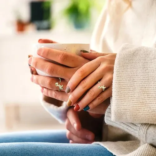 Vista 2 de Alianzas de compromiso de boda para mujer, mano para hombre, con anillo ajustable, lindas joyas apilables, regalos de cumpleaños de Navidad