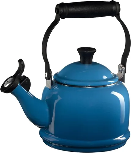 Le Creuset - Tetera de acero esmaltado de media litro, 1.25 cuartos de galón, Marsella