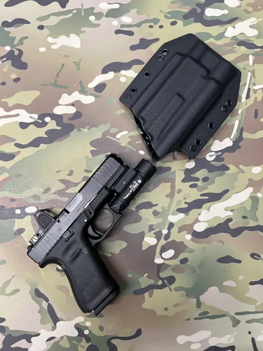 Vista 5 de Funda Kydex negra compatible con Glock 19 Olight PL-3 Valkyrie