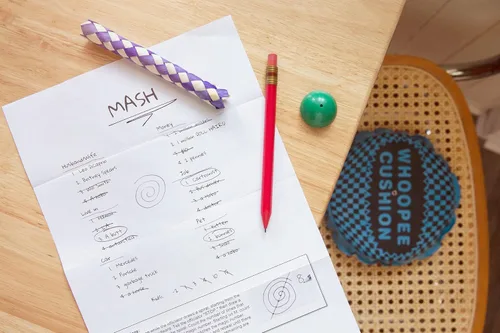 Vista 5 de 90's Flashpack Flashback to All of Your Favorite Toys from The 1990s with This Fun Nostalgia Gift Box Perfect Retro Nineties Present for Adults