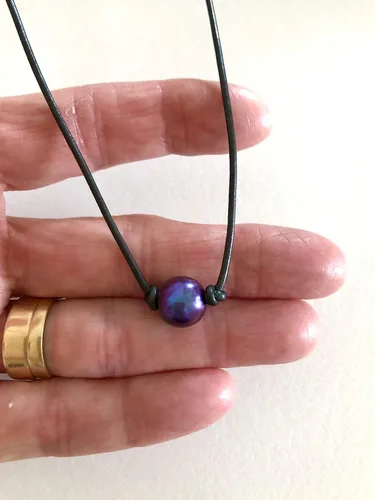 Vista 5 de Black Peacock Baroque Pearl Necklace, Round Freshwater Pearl, Single Pearl Choker, Black Leather Cord, Sterling Silver, Boho.