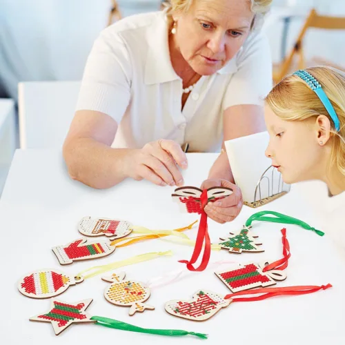 Vista 6 de FREEBLOSS Kit de punto de cruz de madera, 12 piezas con temática de Navidad, kit de punto de cruz de virutas de madera, decoración de árbol