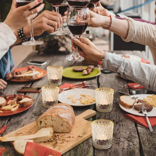Vista 3 de SHMILMH Juego de 24 portavelas transparentes con borde para mesa de boda, centro de mesa, cumpleaños, fiesta de cumpleaños, decoración de Navidad
