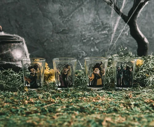 Vista 3 de Disney Hocus Pocus Sanderson Sisters Portraits - Vasos de chupito de 2 onzas, juego de 4 Home Bar Drinkware