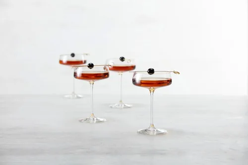 Vista 3 de Zwiesel Glas Sensa, Copa de Cóctel Cupé (Juego de 4), Copas de Cristal Tritan Aptas para Lavavajillas, Fabricadas en Alemania (8 Onzas)