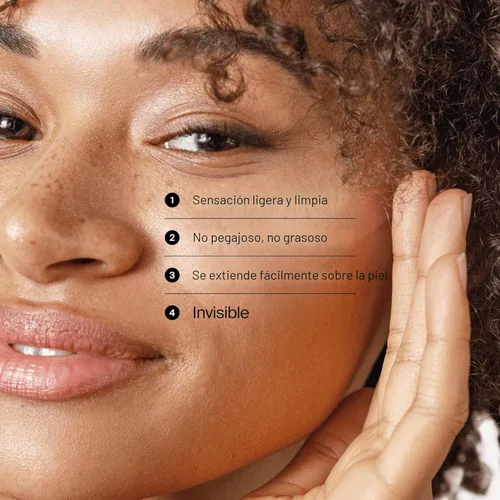 Vista 4 de Neutrogena Protector solar facial en barra ultra transparente SPF 60, cuidado de la piel sensible, sin desorden, protección solar de amplio