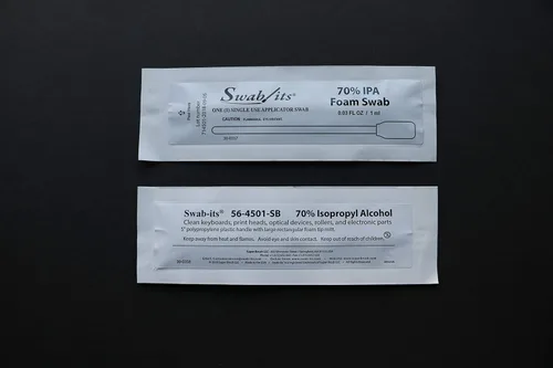 Vista 2 de Swab-its® Hisopos 70% IPA 5" Bolsa de cabeza rectangular grande de 25 hisopos: Hecho en los Estados Unidos