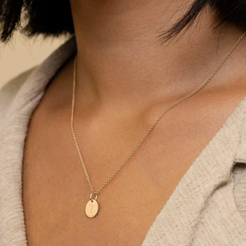 Vista 4 de Befettly - Collar con inicial collar para niños de oro chapado de 14K disco redondo de doble cara grabado collar con nombre martillado de 42 cm