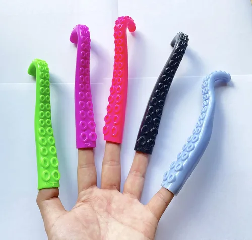Vista 3 de 10 marionetas de dedo de tentáculo de pulpo, colores surtidos