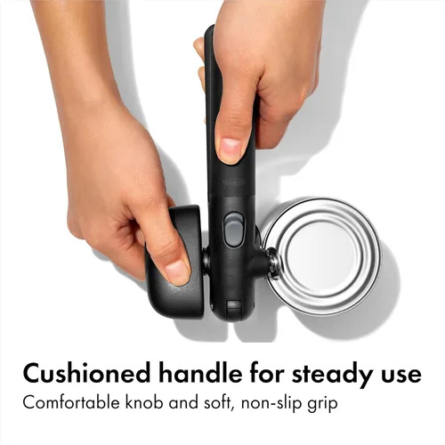 Vista 5 de OXO Good Grips Lock & Go Abrelatas, Abrelatas Manual con Brazos de Bloqueo y Botón de Liberación Fácil, Gadget de Cocina de Mano, Utensilio