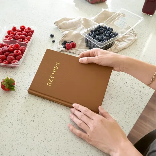 Vista 9 de Libro de recetas estético en blanco con cubierta impermeable, el cuaderno de recetas perfecto para escribir en tus propias recetas, hermoso libro
