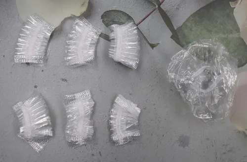 Vista 2 de Sowaka 50 unidades de tapones desechables transparentes elásticos impermeables protectores de oídos para ducha, tinte para el cabello, baño, spa