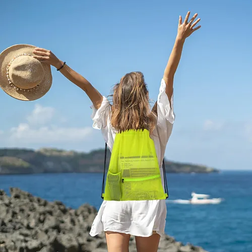 Vista 5 de Bolsa de malla con cordón resistente, mochila de gimnasio con soporte para botellas para bolas, natación, juguetes de playa, Amarillo claro, Deportes