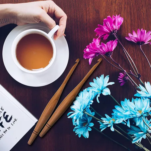 Vista 6 de Ommi - Ganchos de ganchillo con mango ergonómico, gancho de ganchillo hecho a mano de madera de camwood de 7 pulgadas, aguja de tejer, tejido