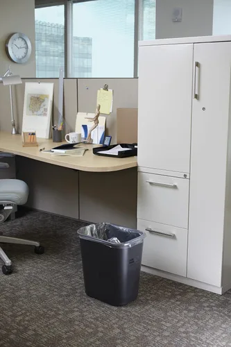 Vista 4 de Rubbermaid Commercial Products - Basurero de escritorio de resina plástica