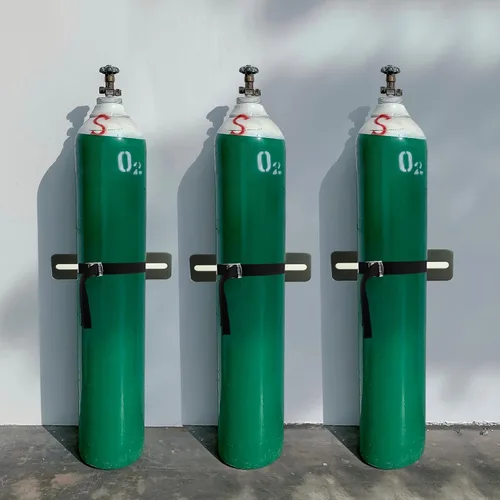 Vista 2 de Soporte de pared cilíndrica, soporte para cilindro de gas, soporte de tanque de propano con tornillos y cinturón de seguridad (negro 1)